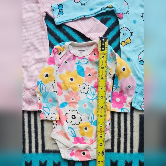 Gerber Baby Girls Variety Long Sleeve Onesies® Bodysuits 3 Pack 0-3 Months - Picture 3 of 6